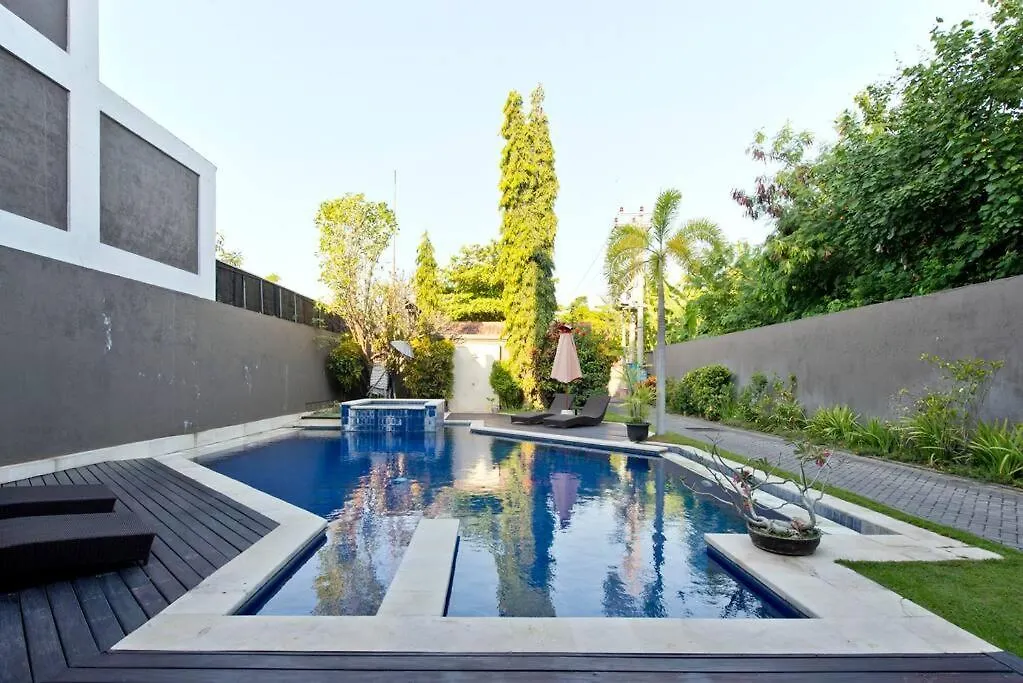 Quiet Central Seminyak 2Bd 2 Bath And Walk To Eat St 0*, סמיניאק