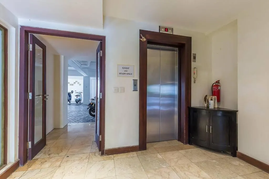 Quiet Central Seminyak 2Bd 2 Bath And Walk To Eat St דירה