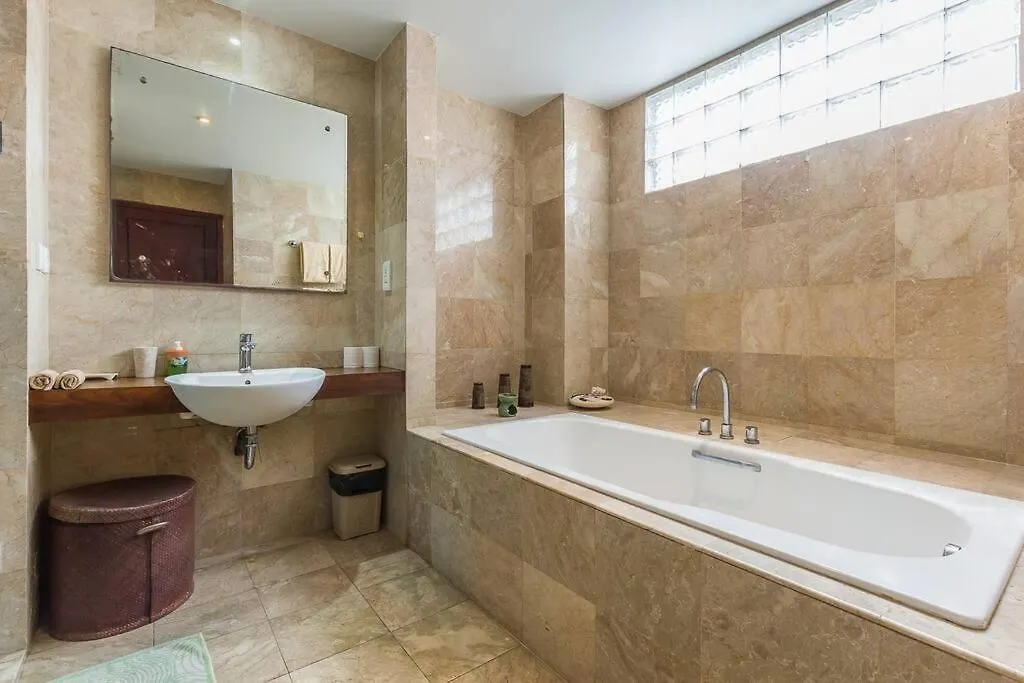 Quiet Central Seminyak 2Bd 2 Bath And Walk To Eat St Indonesia