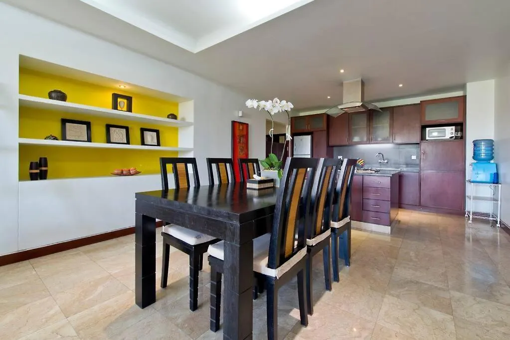 Quiet Central Seminyak 2Bd 2 Bath And Walk To Eat St Apartment Seminyak (Bali)