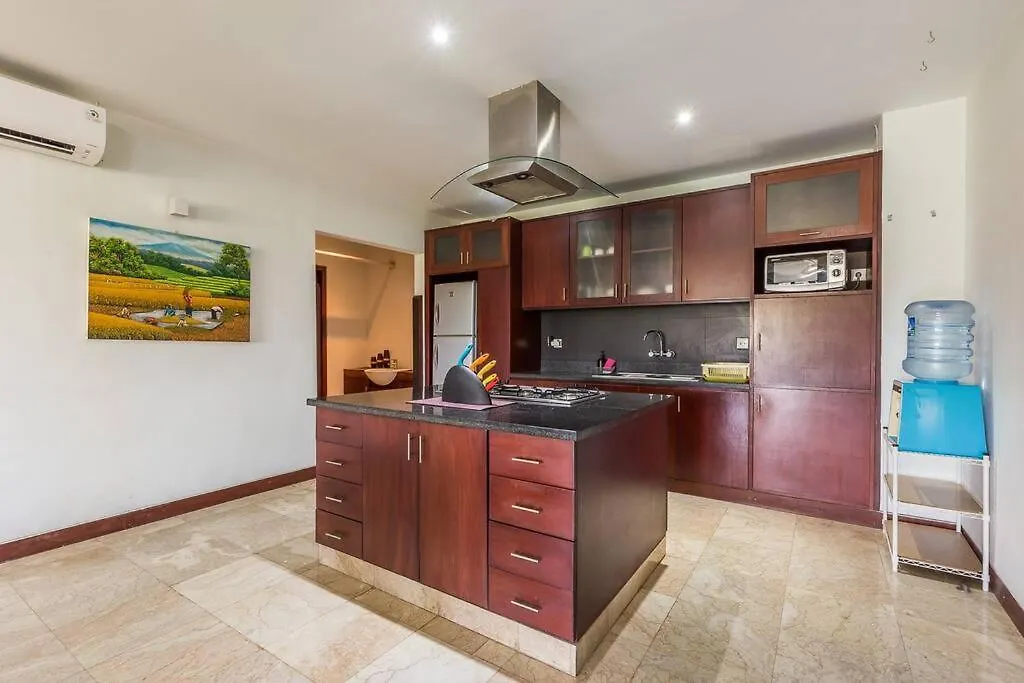 Quiet Central Seminyak 2Bd 2 Bath And Walk To Eat St Indonesia