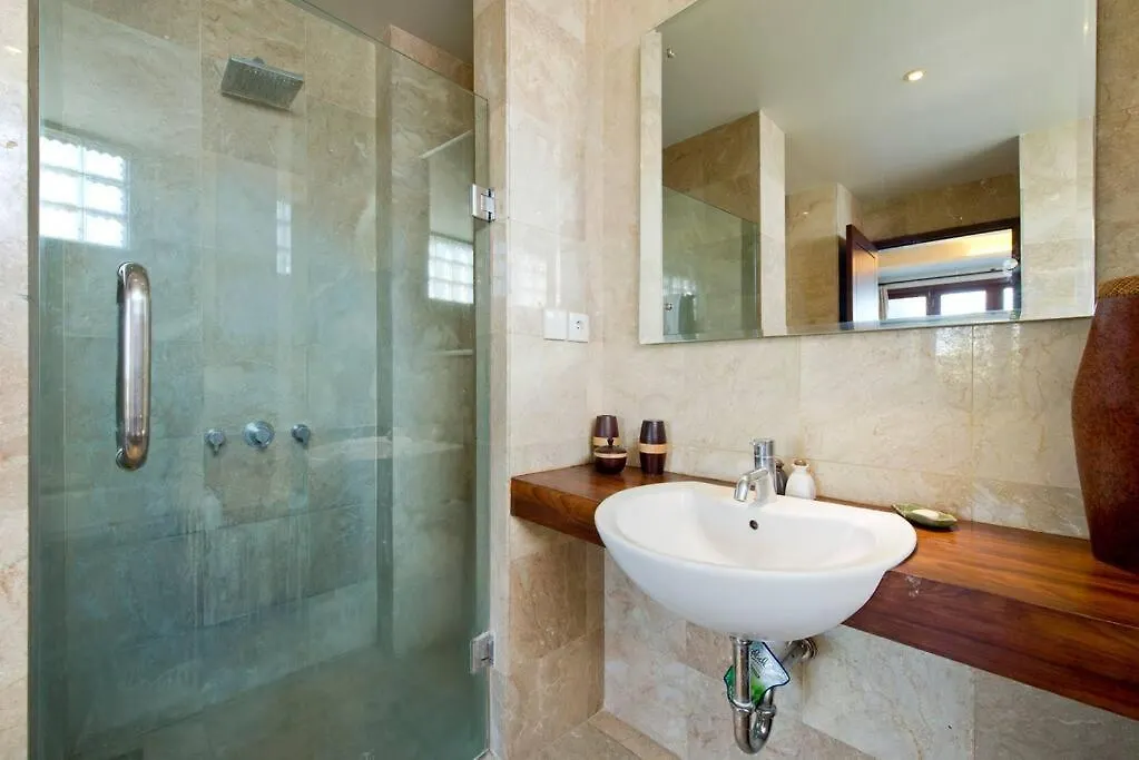 Quiet Central Seminyak 2Bd 2 Bath And Walk To Eat St Apartment