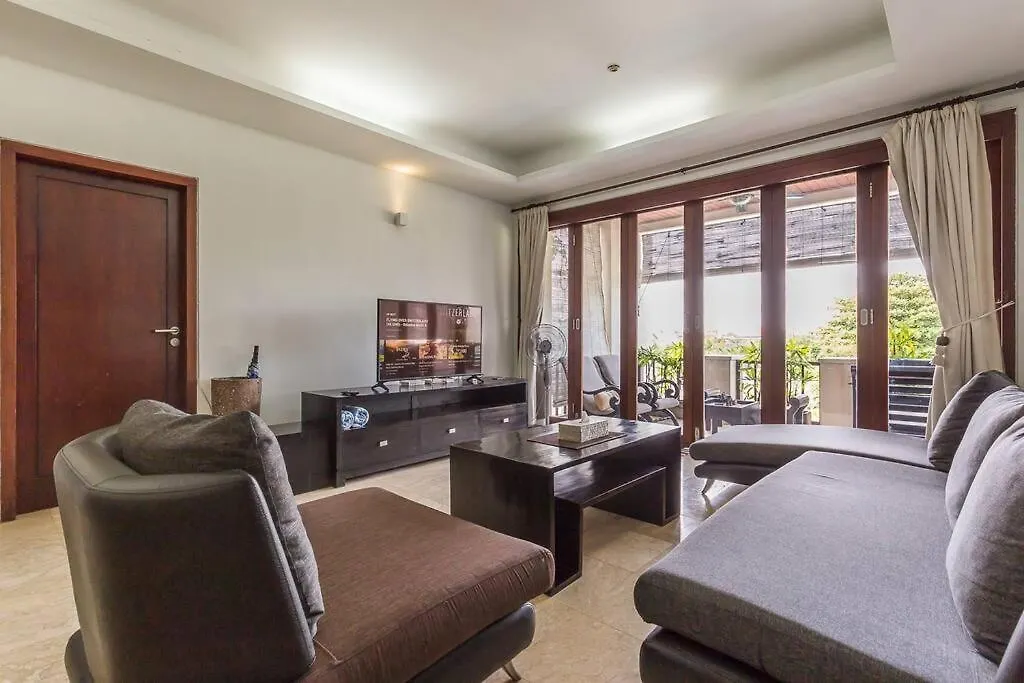 Quiet Central Seminyak 2Bd 2 Bath And Walk To Eat St Apartment
