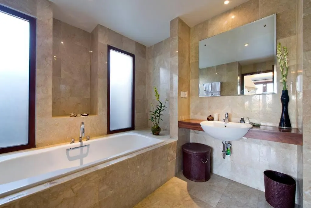 Quiet Central Seminyak 2Bd 2 Bath And Walk To Eat St