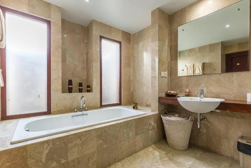 Apartment Quiet Central Seminyak 2Bd 2 Bath And Walk To Eat St